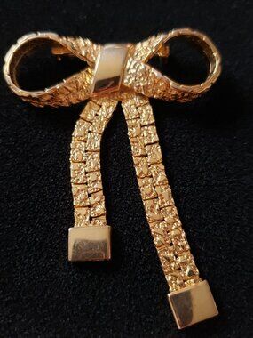 Vintage Bow Brooch Pin Gold Tone Gorgeous
